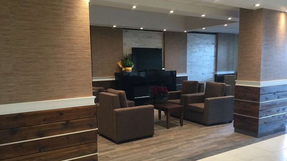 Super 8 Hardisty Lobby