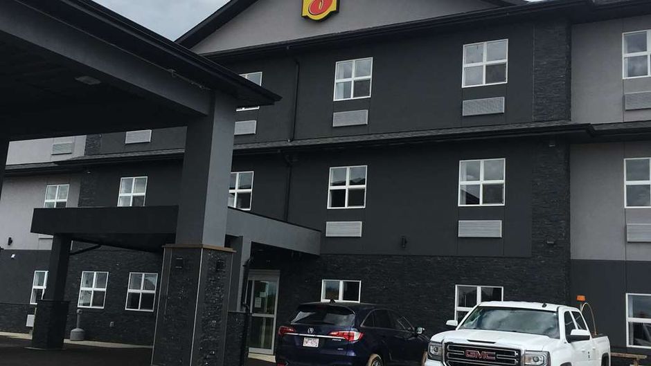 Super 8 Hardisty Exterior