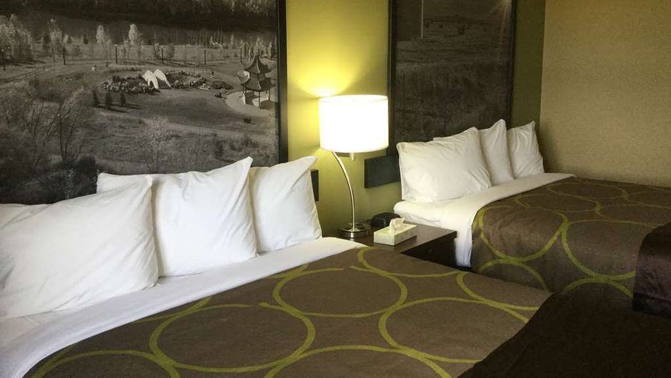 Super 8 Hardisty Room