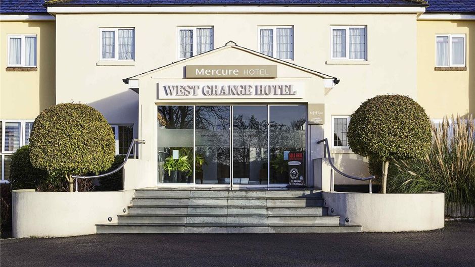 Mercure Newbury West Grange Hotel Exterior