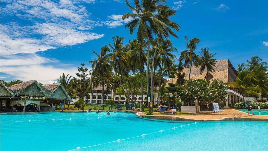 Reef Hotel Pool