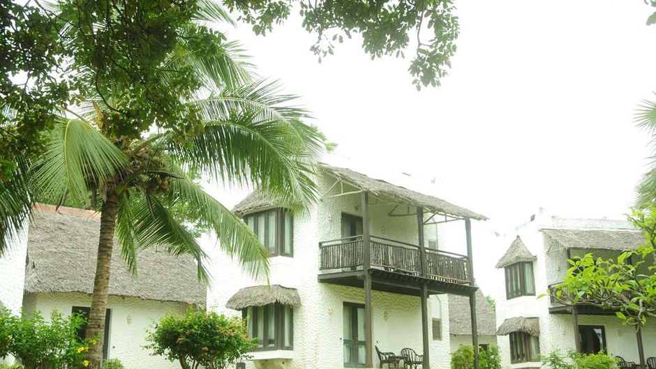 Jacaranda Indian Ocean Beach Resort Exterior