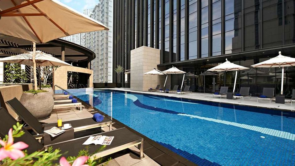 Carlton City Hotel Singapore Pool