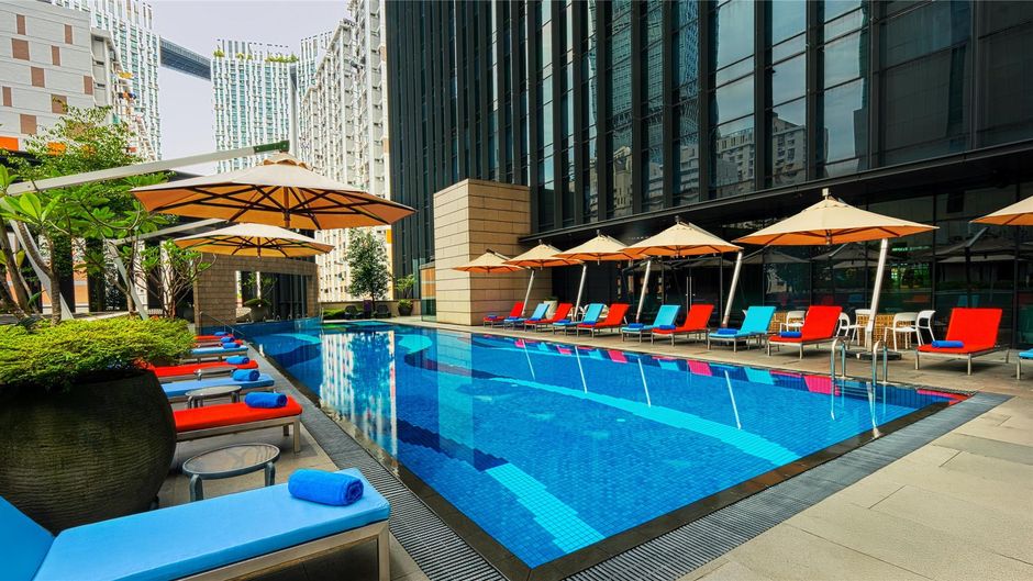 Carlton City Hotel Singapore Pool