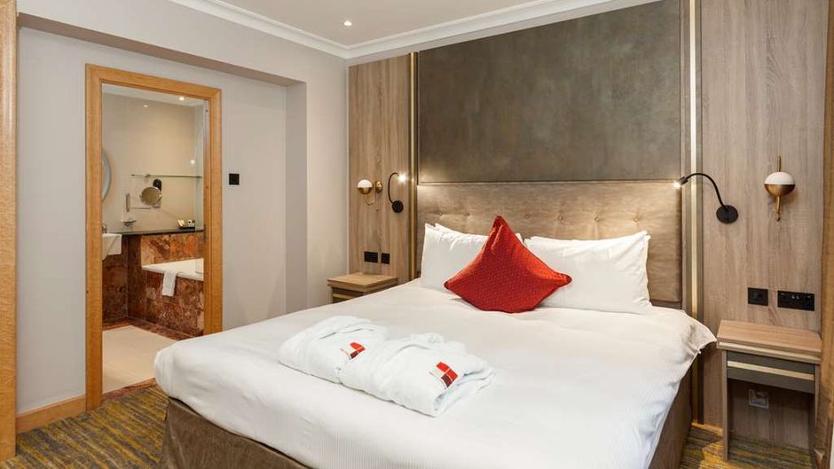 Courthouse Hotel Room
