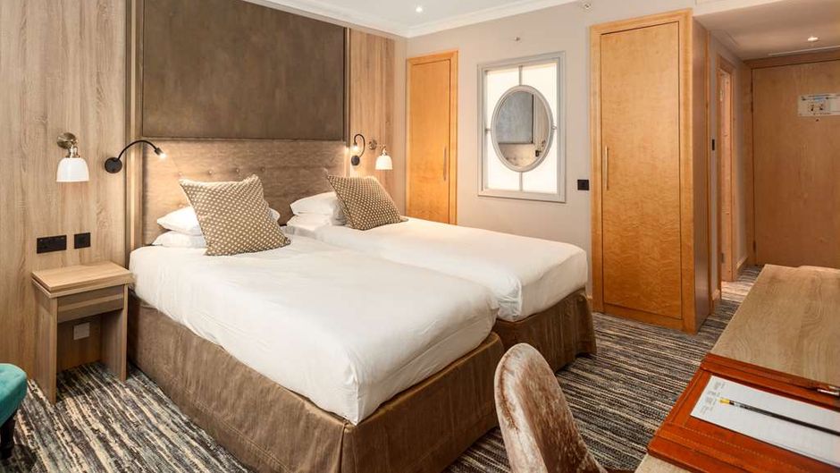 Courthouse Hotel Room
