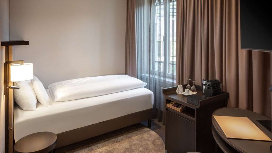Hotel Victoria Room