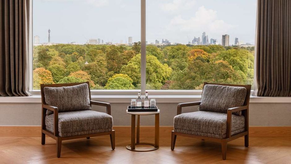 Royal Garden Hotel Suite