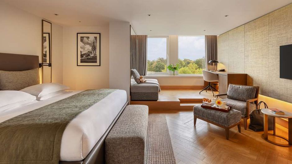 Royal Garden Hotel Suite