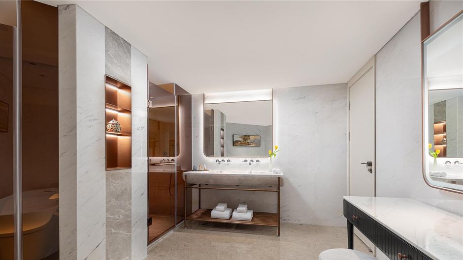 Sunworld Dynasty Hotel Suite