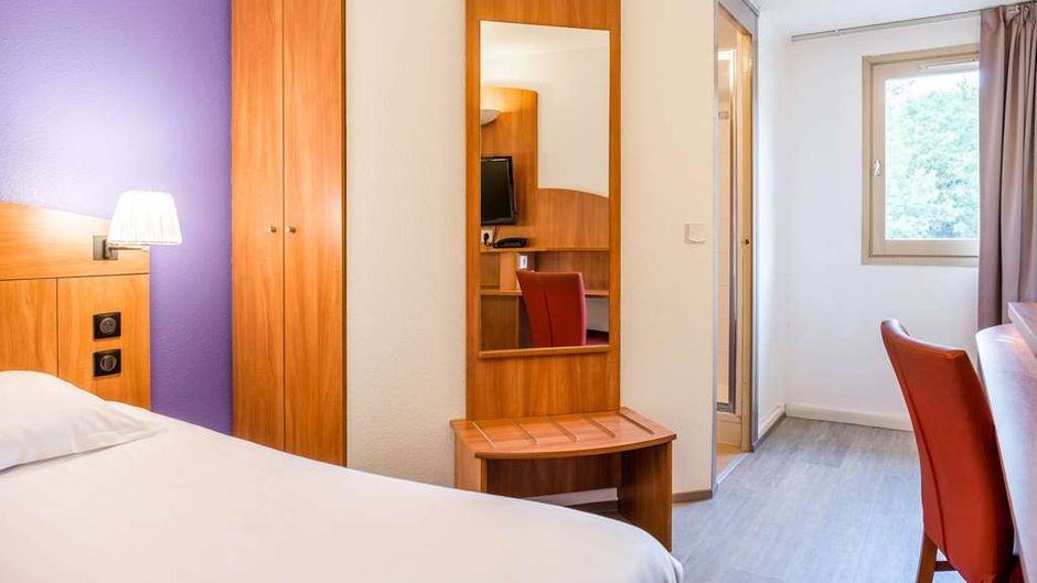 Comfort Hotel Grenoble Meylan Room