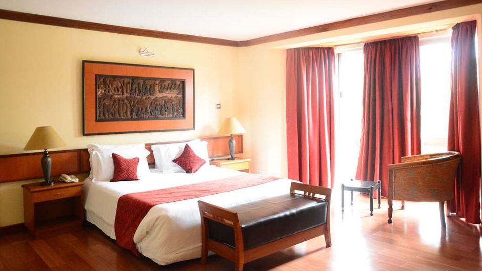 Golf Course Hotel Suite