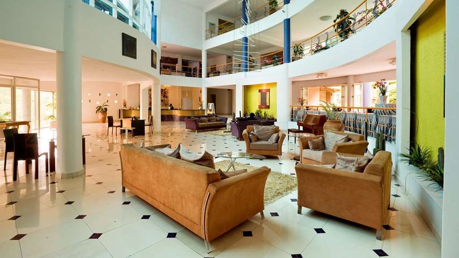 Metropole Hotel Kampala Lobby
