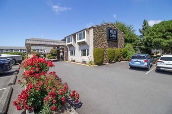 Red Lion Inn & Suites