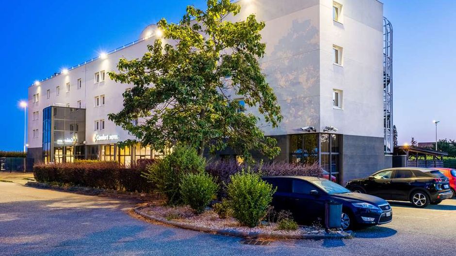 Comfort Hotel Aeroport Lyon St Exupery Exterior