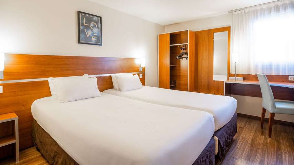 Comfort Hotel Aeroport Lyon St Exupery Room