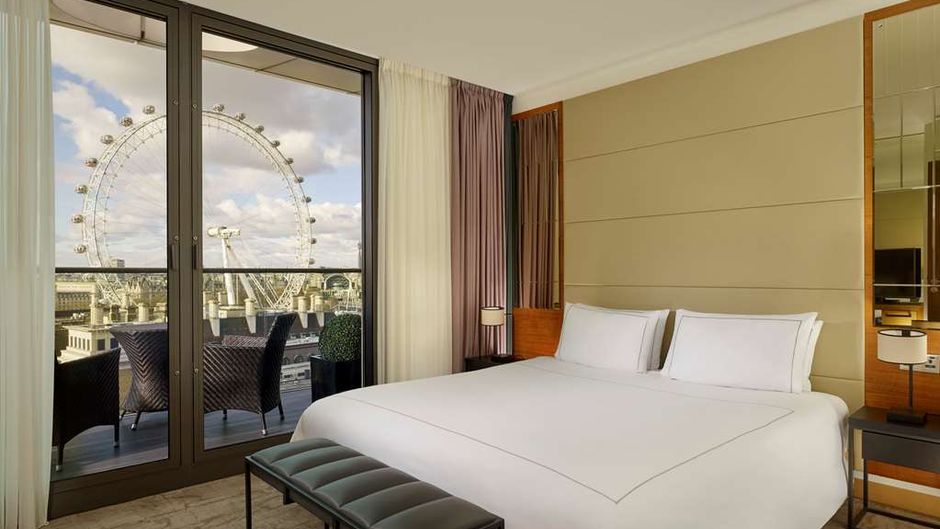 Park Plaza County Hall London Room