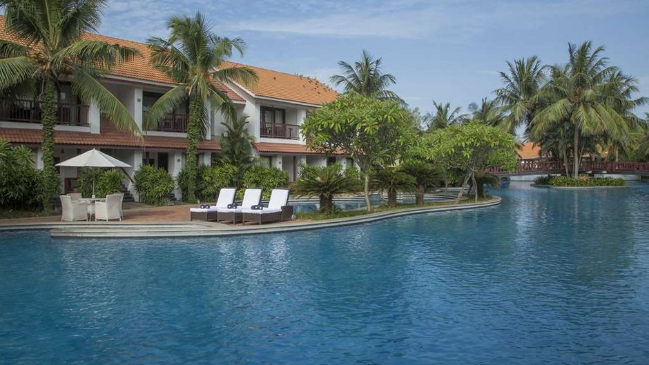 Radisson Blu Temple Bay Mamallapuram Pool