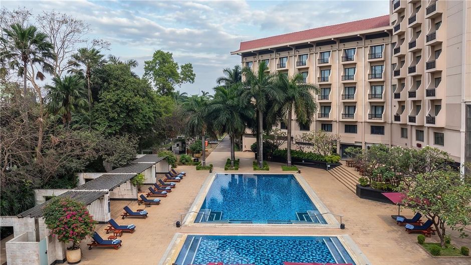 Radisson Blu Water Garden Hotel Dhaka Pool