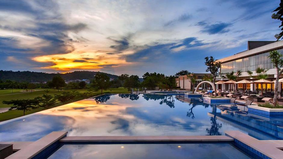 Radisson Golf & Convention Centre Batam Pool