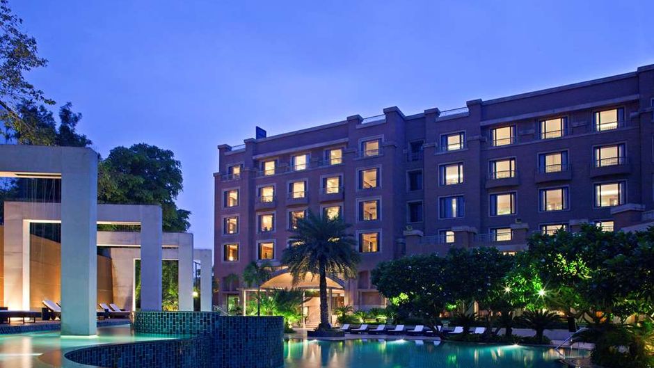 Radisson Blu Plaza Delhi Airport Pool