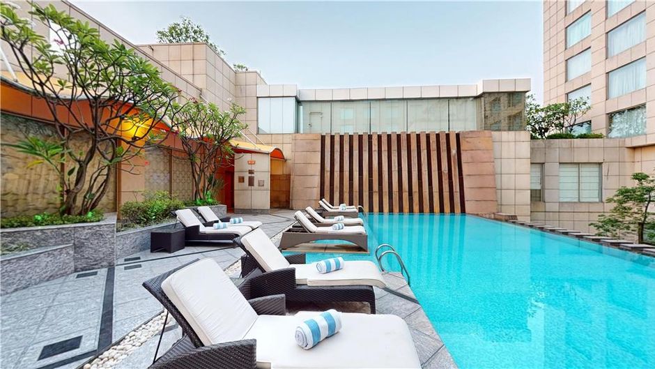Radisson Blu Hotel Nagpur Pool