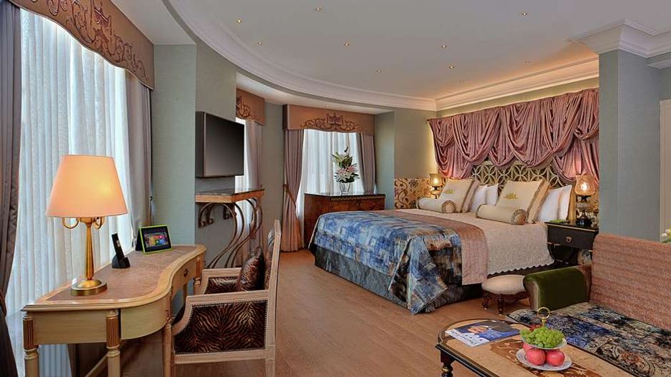 Radisson Blu Hotel Noida Suite