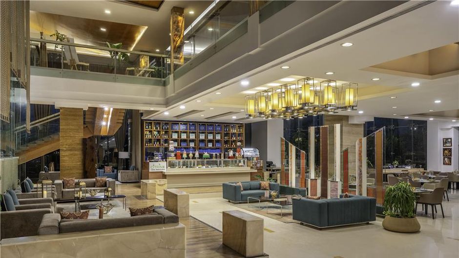 Radisson Blu Hotel  Pune  Kharadi Lobby