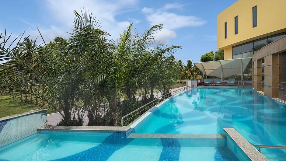 Radisson Salem Pool