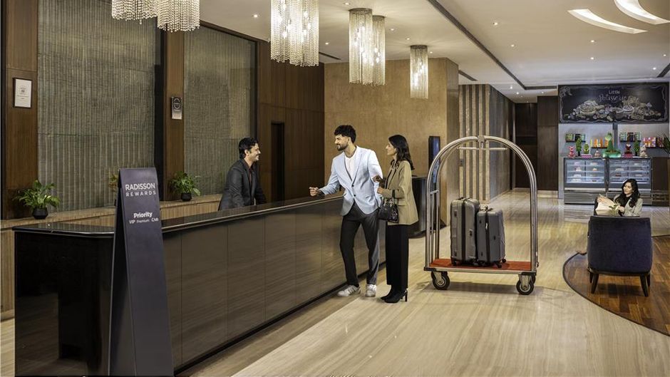 Radisson Gurugram Udyog Vihar Lobby