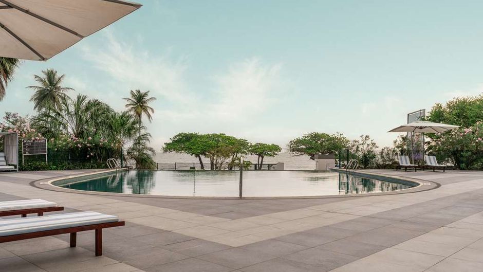 Radisson Blu Okoume Palace Hotel Pool