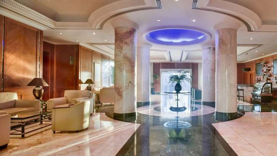 Radisson Blu Hotel Muscat Lobby