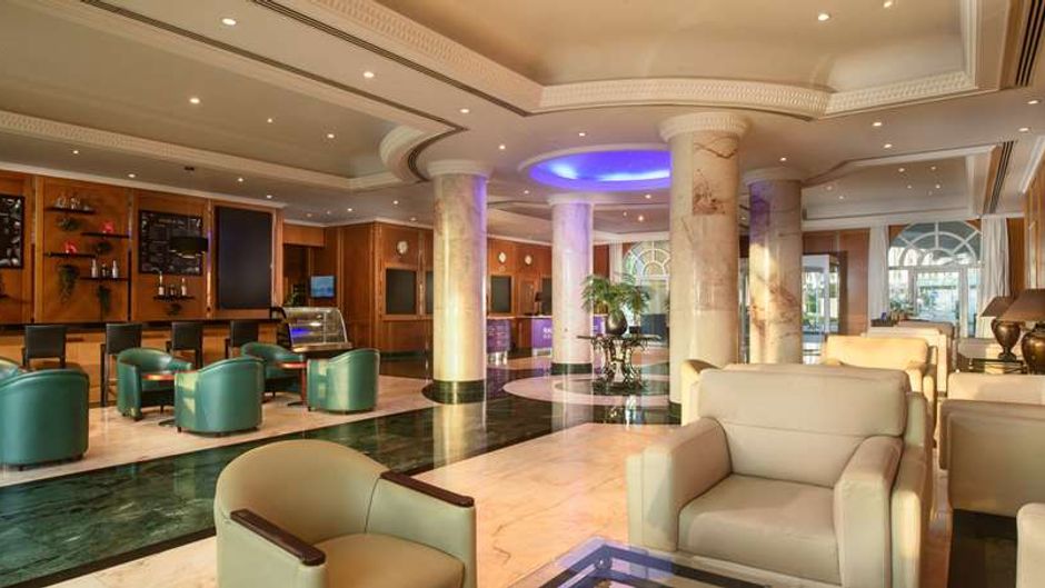 Radisson Blu Hotel Muscat Lobby