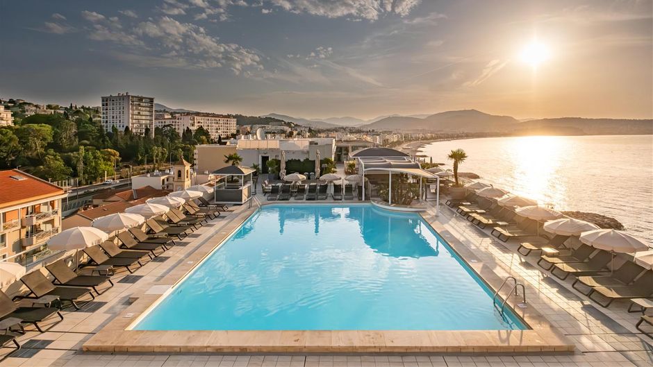 Radisson Blu Hotel Nice Pool