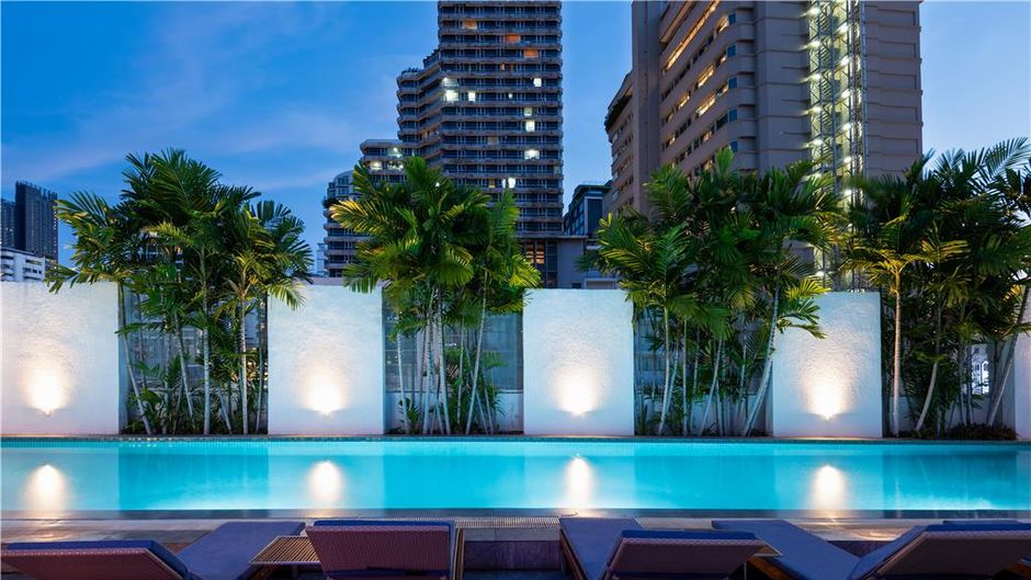 Radisson Suites Bangkok Sukhumvit Pool