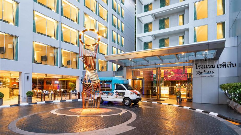 Radisson Suites Bangkok Sukhumvit Exterior