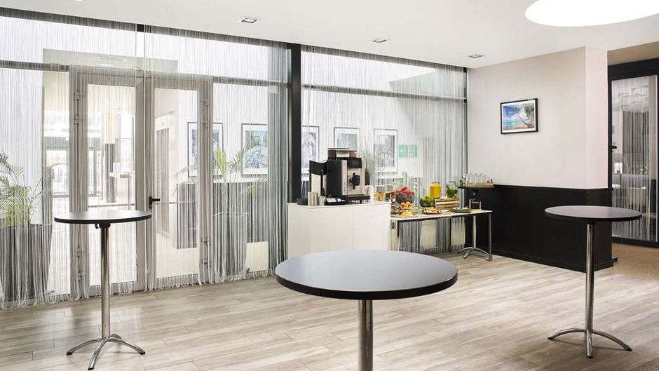 Park Inn Liege Airport Lobby