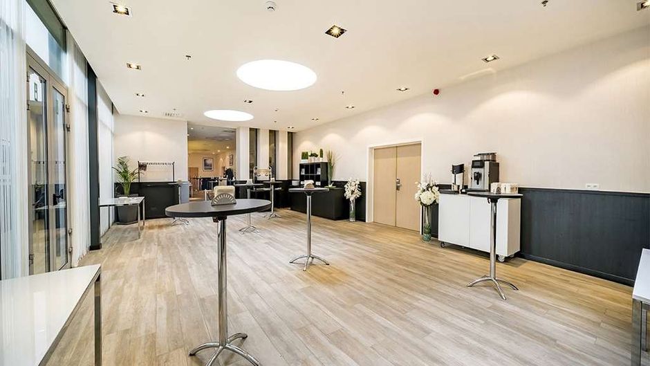 Park Inn Liege Airport Lobby