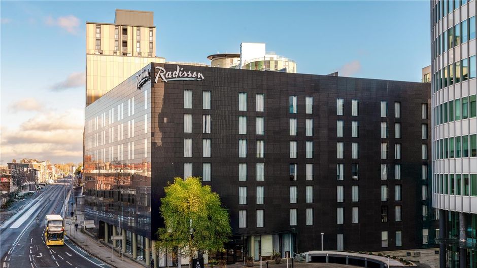 Radisson Hotel Manchester City Centre Exterior