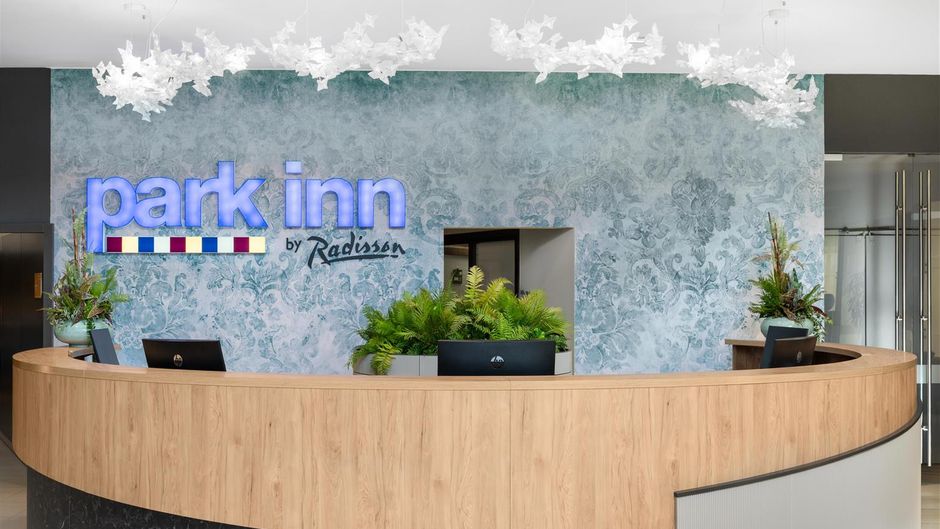 Park Inn by Radisson Sarvar Lobby