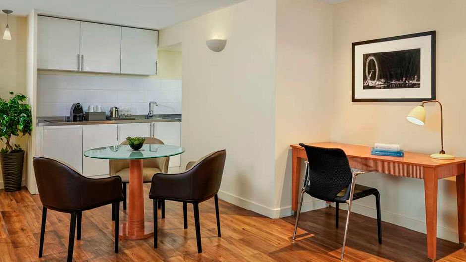 Park Plaza Victoria London Room