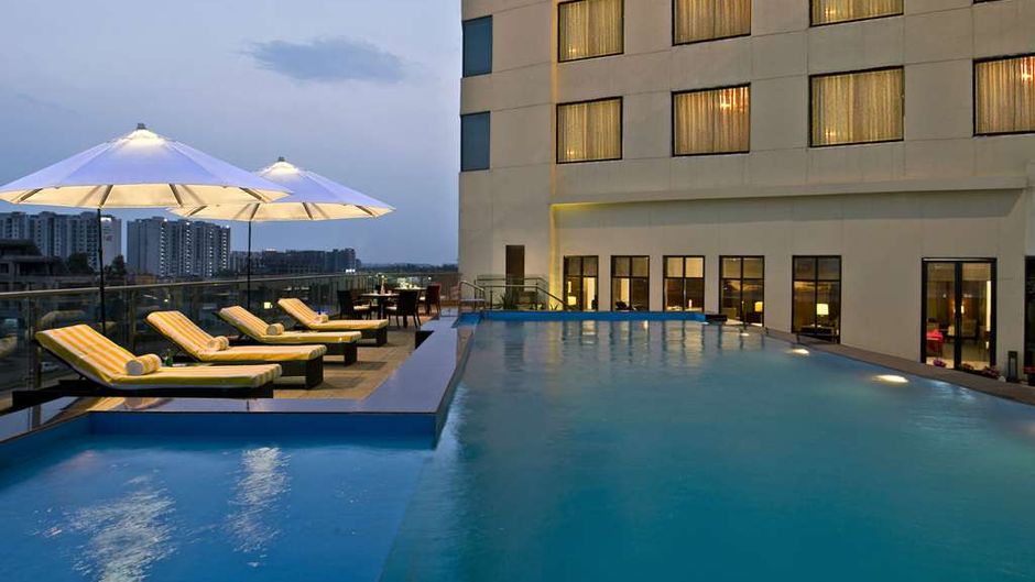 Park Plaza Zirakpur Pool