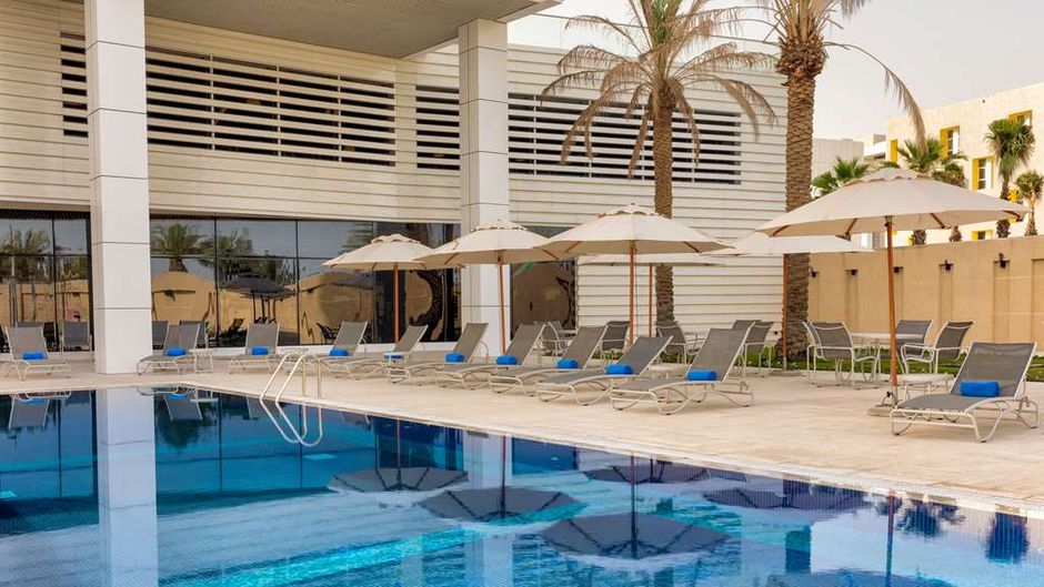 Radisson Hotel & Apartments Dammam Ind Pool