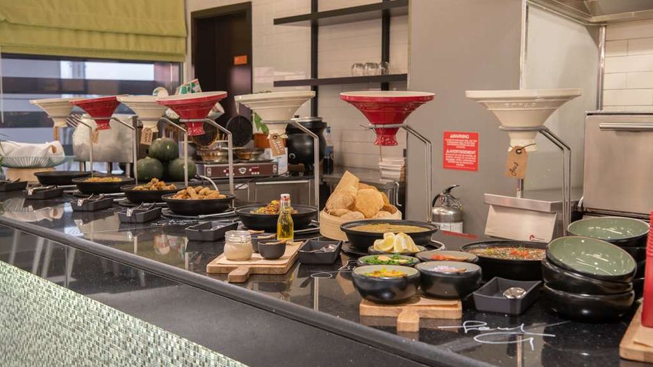 Radisson Hotel & Apartments Dammam Ind Restaurant