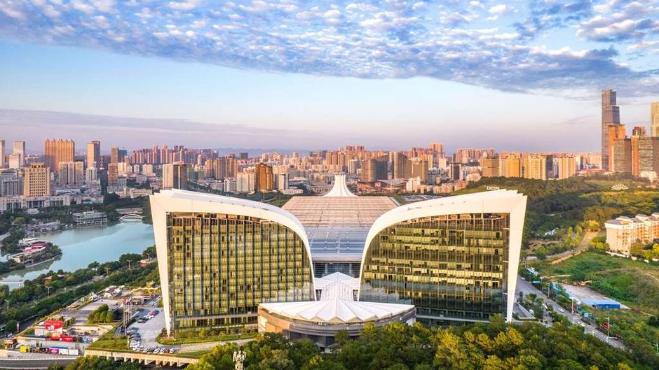 Howard Johnson CAEXPO Plaza Nanning Exterior