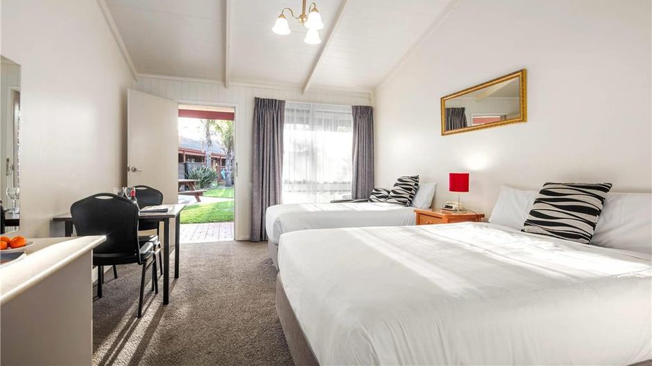 Quality Hotel Lakeside Room