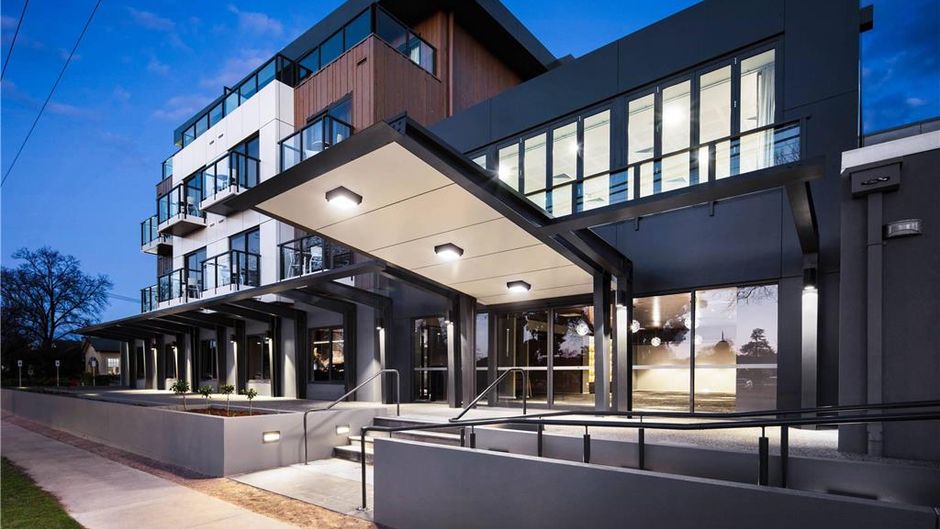 Quality Hotel Lakeside Exterior