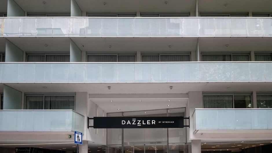 Dazzler Polo Exterior