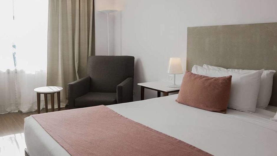 Dazzler Recoleta Room