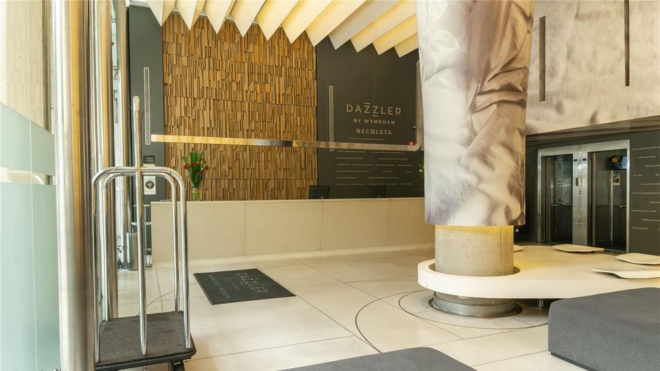 Dazzler Recoleta Lobby